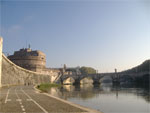 Castel Sant'Angelo e Ponte Sant'Angelo dalla ciclabile del tevere